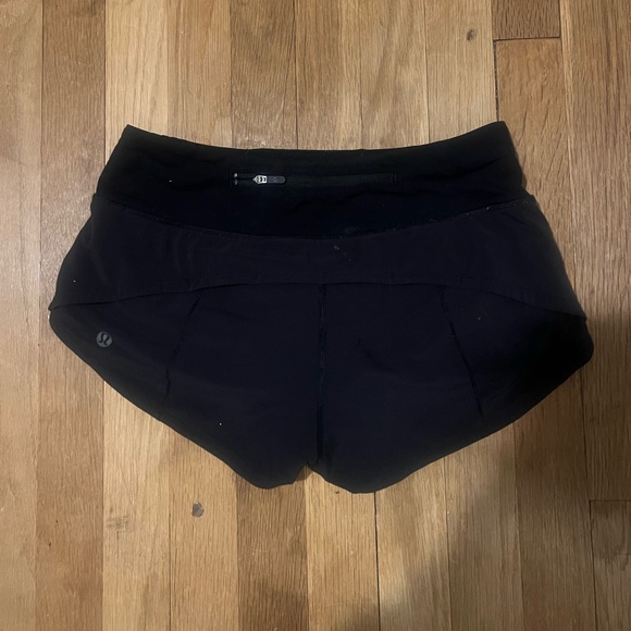 BLACK LULULEMON SHORTS - Picture 2 of 2
